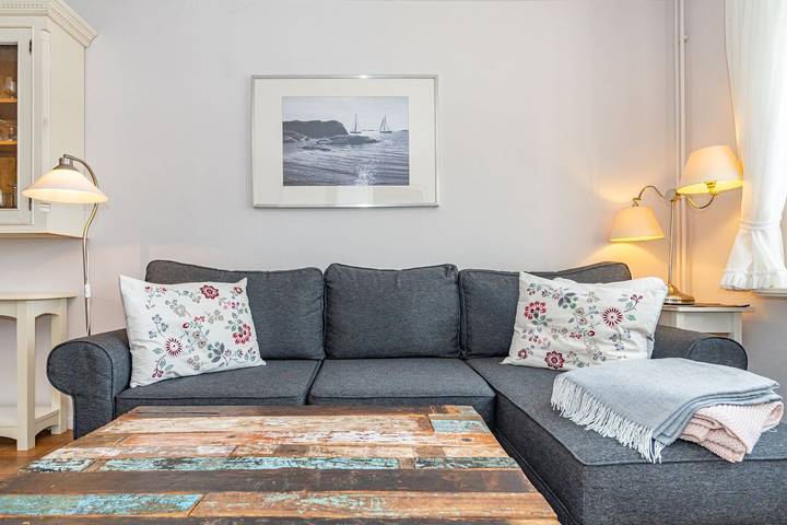 Ganze Wohnung, Ebenerdige 2-Zimmer-Ferienwohnung in Westerland - nur 400 Meter zum Strand. in Westerland, Sylt (Gemeinde)