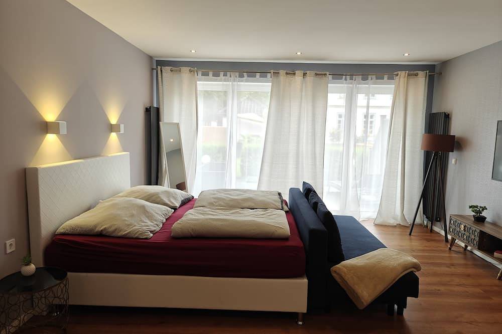 Ganze Wohnung, Moderne Ferienwohnung, eigene Terasse , ruhig gelegen im historischen Hinterhof in Cismar, Grömitz