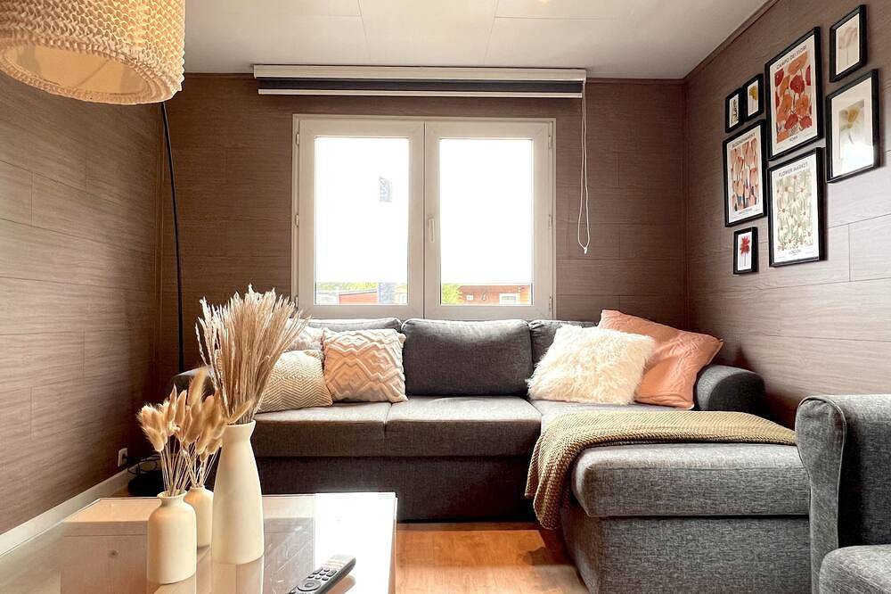 Gezellig ingericht chalet aan het water in Geel, Antwerpen en omgeving