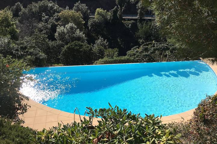 Appartement de vacances pour 4 personnes, avec terrasse ainsi que piscine et jardin