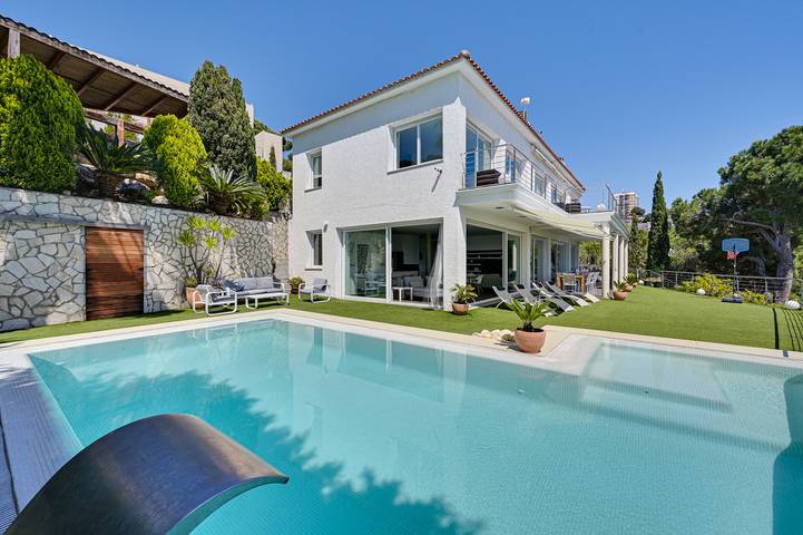 Casa rural para 12 personas, con balcón además de piscina y jardín en Canyelles - 4