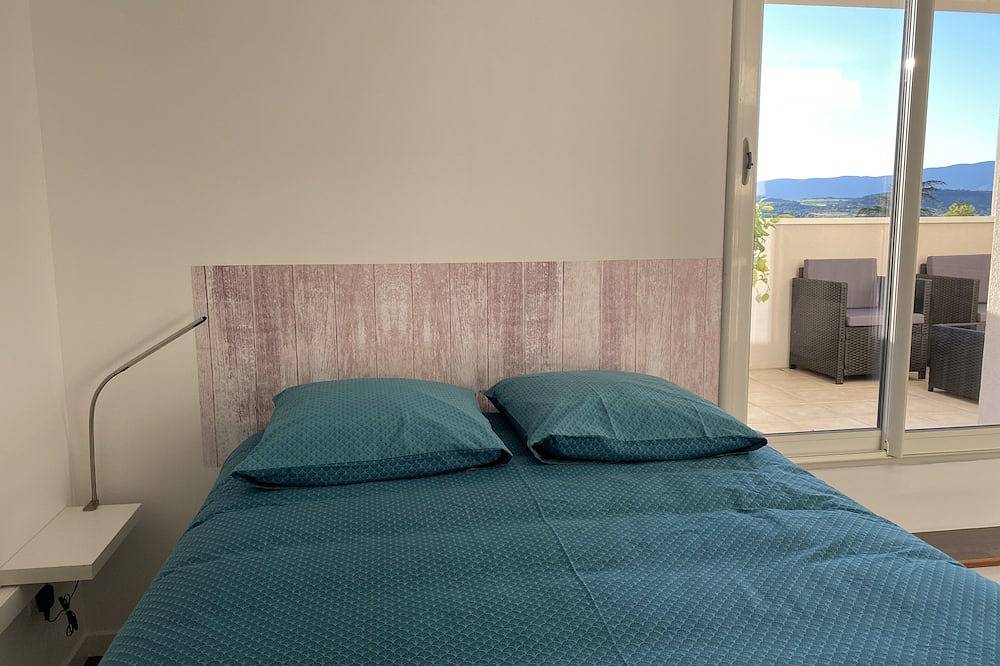 Appartement entier, Beau T3 Duplex climatisé avec vue panoramique sur le Luberon in Pertuis, Parc naturel régional du Luberon