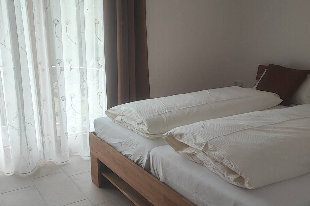 Apartment im Hotel 'Einhorn' mit Bergblick, gemeinsamer Terrasse und Wlan in Schwäbisch Gmünd, Albsteig Etappe 6