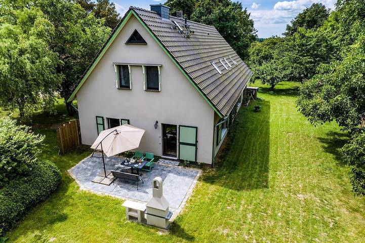 Ferienwohnung für 4 Personen, mit Terrasse und Garten in Ahrenshagen-Daskow