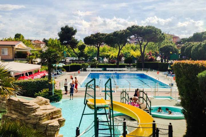 Wohnwagen für 5 Personen in Riccione - 3
