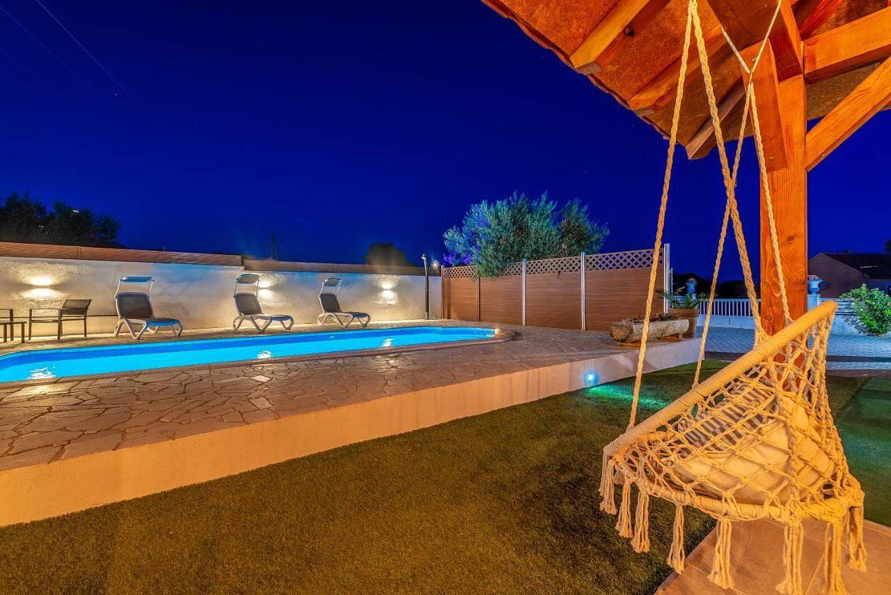 Ganze Wohnung, 3 Zimmer Apartment mit Terrasse und Seeblick in Pakostane, Zadar
