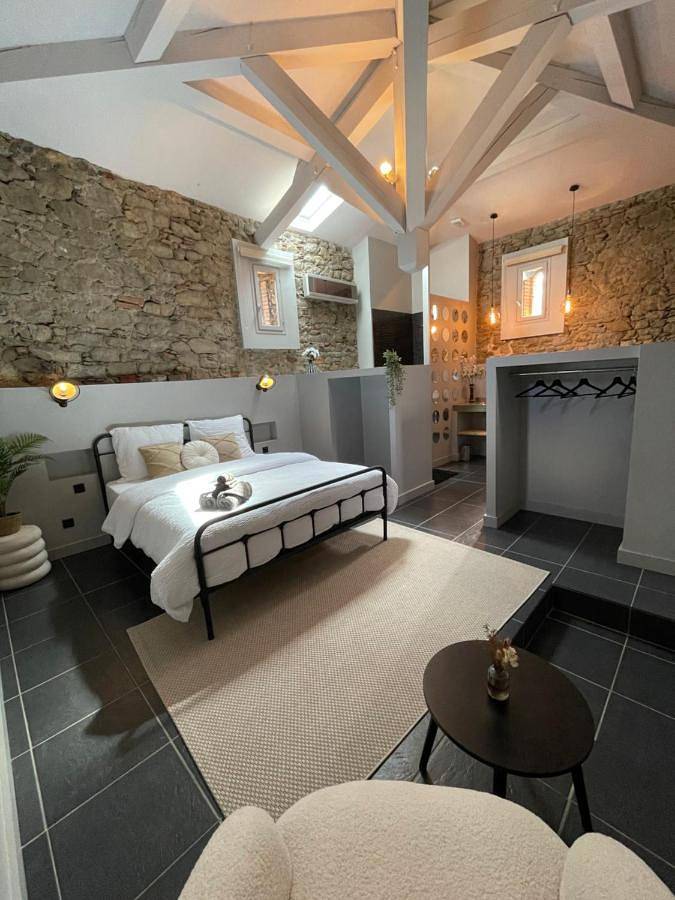 Location de vacances pour 2 personnes, avec terrasse ainsi que piscine et jardin à Trèbes - 2