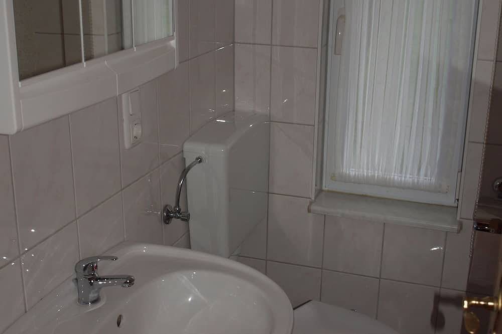 Ganze Wohnung, Komfortabel,günstig, ruhig, am Hafen mit Wiesen umgeben,Haustiere willkommen in Pruchten, Vorpommern-Rügen