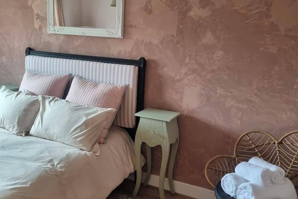 Entire apartment, Boutique ground floor maisonette with private garden. Pet friendly! in Colchester, Essex