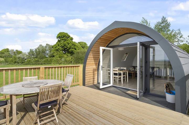 Glamping for 6 people, with Terrace and Garden in Hertfordshire