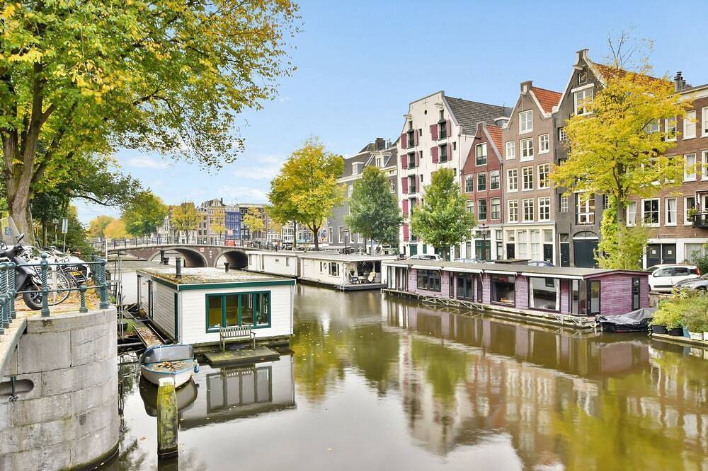 Beautiful Houseboat on Canals of Amsterdam City Center in Côte hollandaise