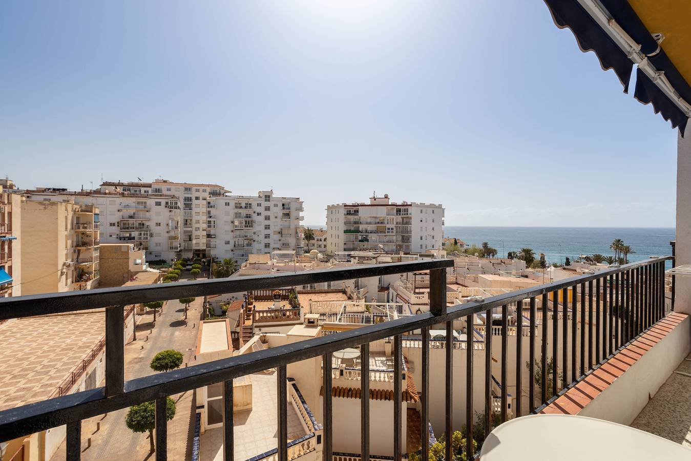 Entire apartment, Apartment 'Albaida 4J' with Sea View, Shared Pool & Wi-Fi in Nerja Centre, Nerja
