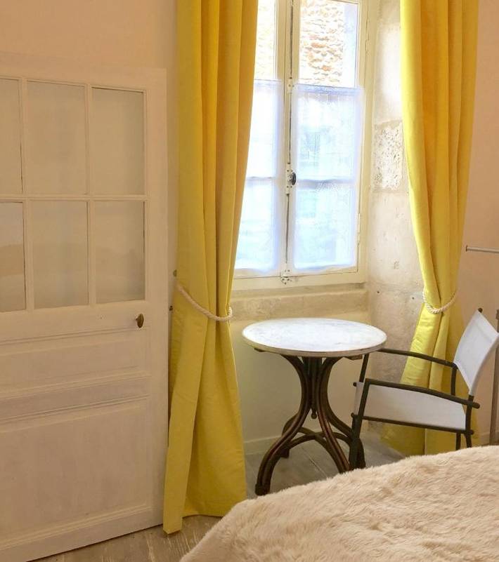 Gîte pour 2 personnes, avec vue et jardin, animaux acceptés à Javerlhac-et-la-Chapelle-Saint-Robert - 2