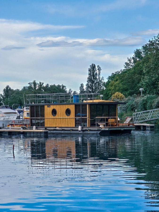Bateau pour 4 personnes, avec jacuzzi et terrasse dans Auvergne-Rhône-Alpes - 2
