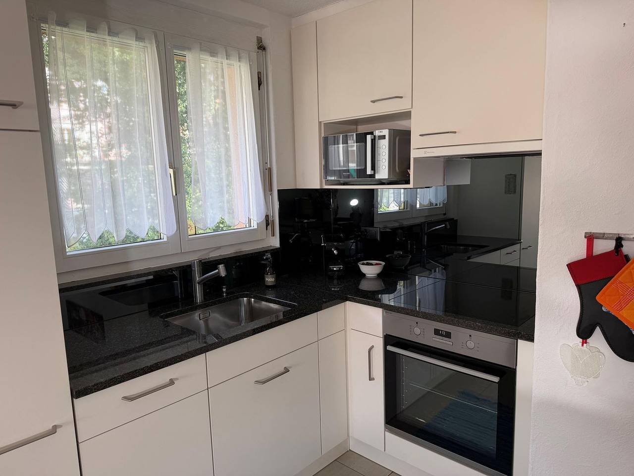 Ganze Wohnung, Kleine nette Ferienwohnung mit Pool und Sauna in Muralto in Muralto, Tessiner Alpen