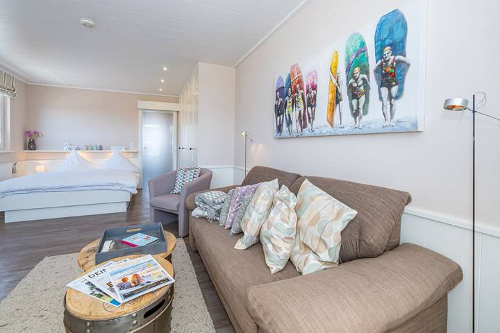 Ganze Wohnung, 1-Zimmer-Ferienwohnung mit Balkon in Westerland, direkt am Meer. in Westerland, Sylt (Gemeinde)