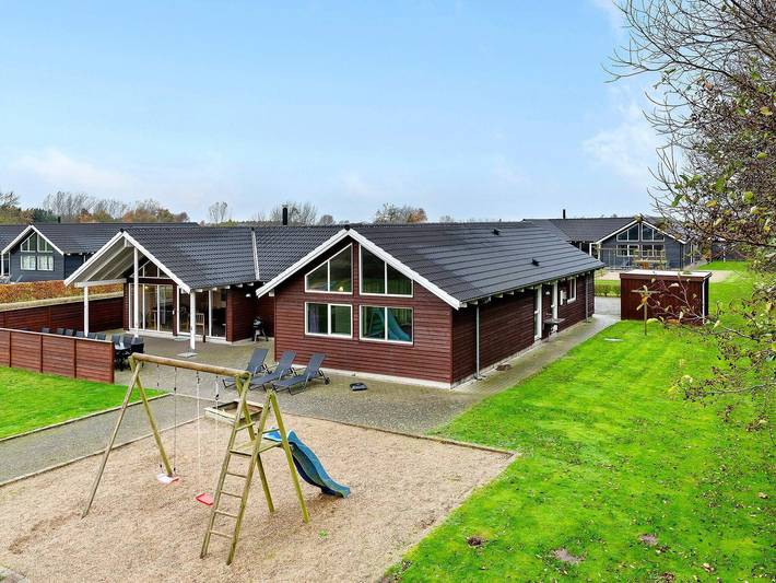 Ferienhaus für 18 Personen, mit Sauna und Terrasse sowie Pool und Whirlpool, mit Haustier in Købingsmark Strand