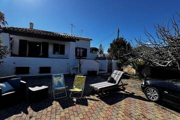 Location de vacances pour 6 personnes, avec balcon ainsi que jardin et vue dans San Giovanni Sardinia