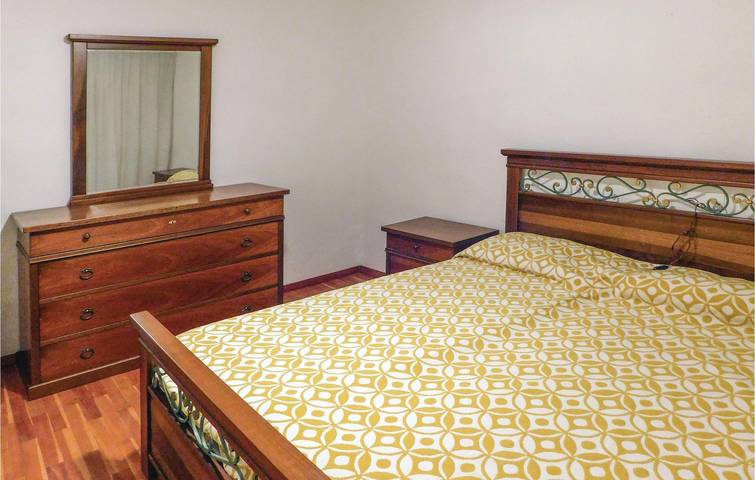 Ganze Ferienwohnung, Idro Obergeschoss 1BR mit Wifi & Küche in Baitoni, Bondone