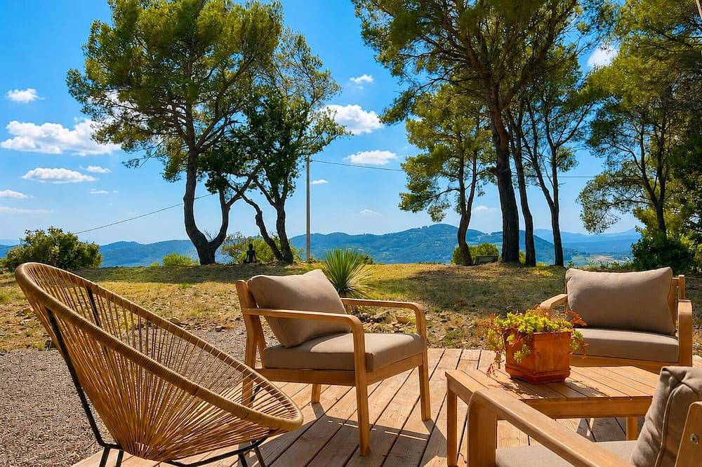 Maison Bois / Piscine / Guinguette Privée / Vue mer / Clim / Jacuzzi en option in Le Beausset, Côte méditerranéenne (France)