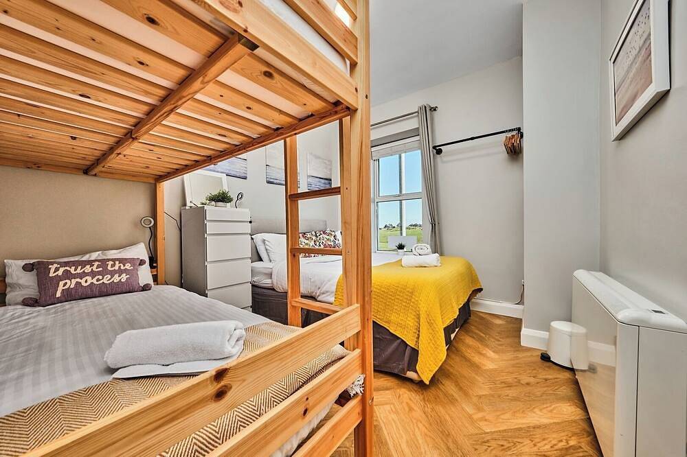 Ganze Wohnung, Bright Apt Steps From the Beach in Portrush, Grafschaft Antrim