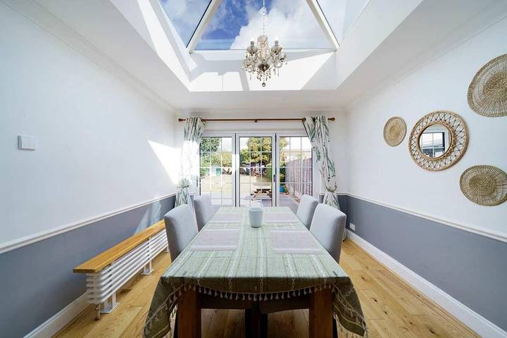 Bungalow for 6 people, with terrace in London