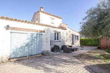 Gîte pour 6 personnes, avec jardin à Puimoisson