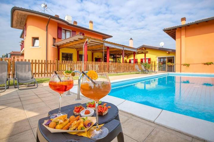 Agriturismo voor 4 personen, with Balkon and Terras as well as Tuin and Zwembad in Lazise