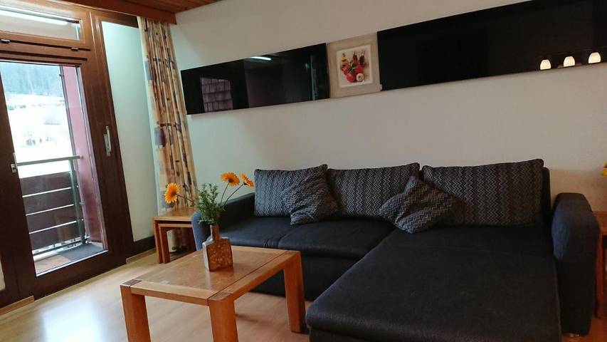 Ferienwohnung für 3 Personen, mit Sauna und Ausblick sowie Balkon und Pool - 1