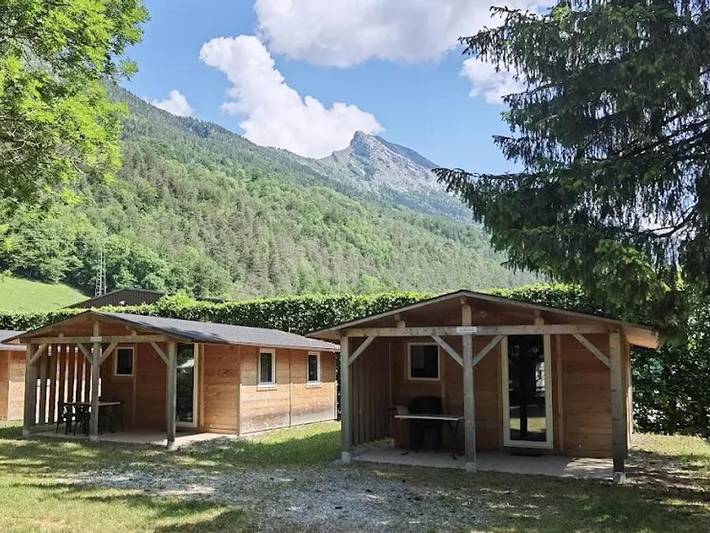 Camping pour 4 personnes, avec bassin pour enfant, animaux acceptés en Haute-Savoie
