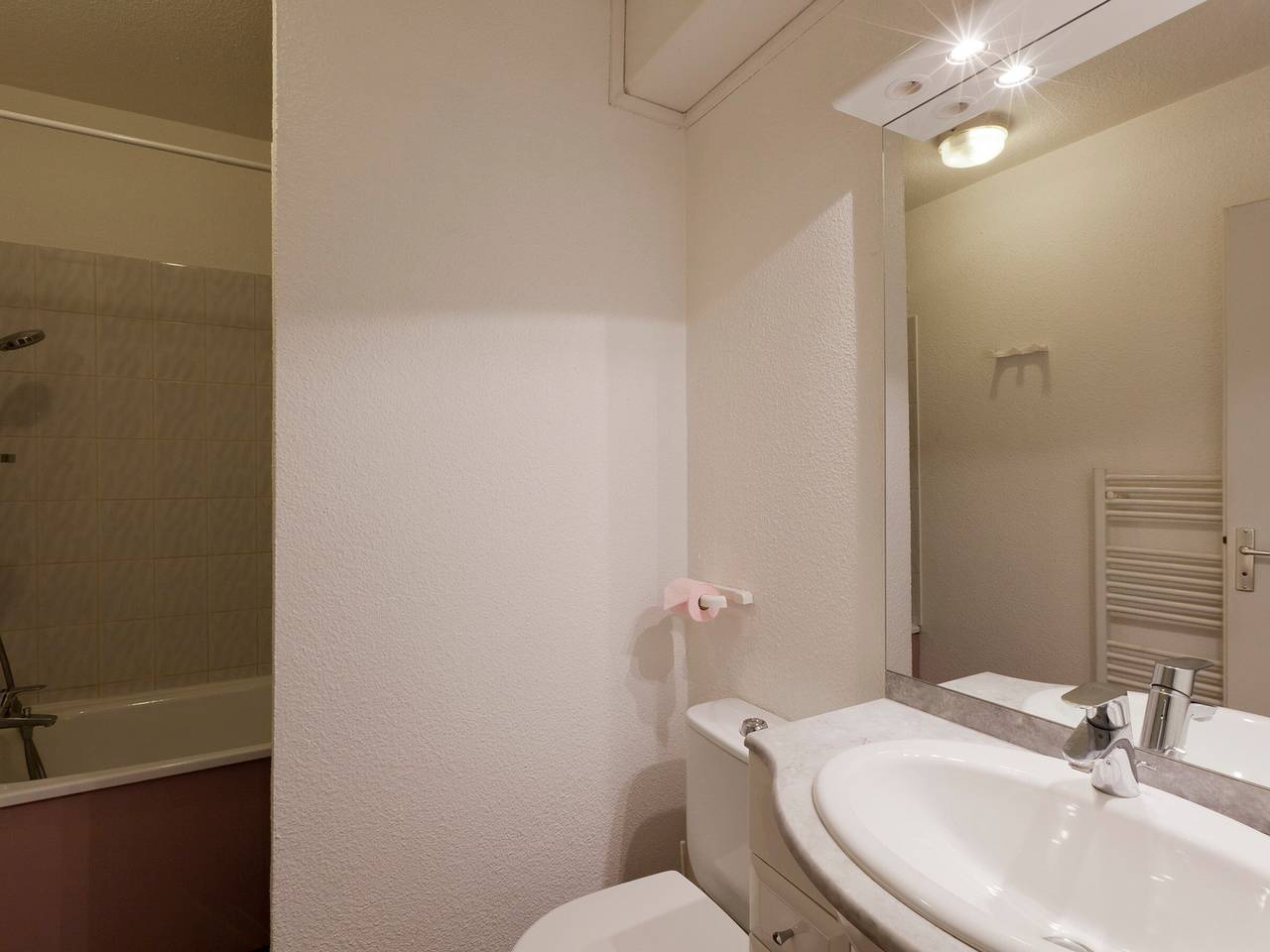 Ganzes Studio, Gemütliches Studio für 2 mit Balkon und Wifi in Brides-les-Bains in Brides-les-Bains, Vanoise-Massiv