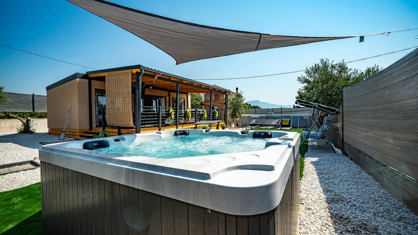 Ferienhaus für 4 Personen, mit Meerblick und Balkon sowie Whirlpool und Terrasse