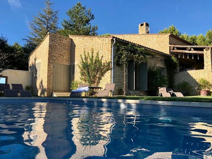 Location de vacances pour 8 personnes, avec jardin ainsi que vue et piscine à Murs - 4