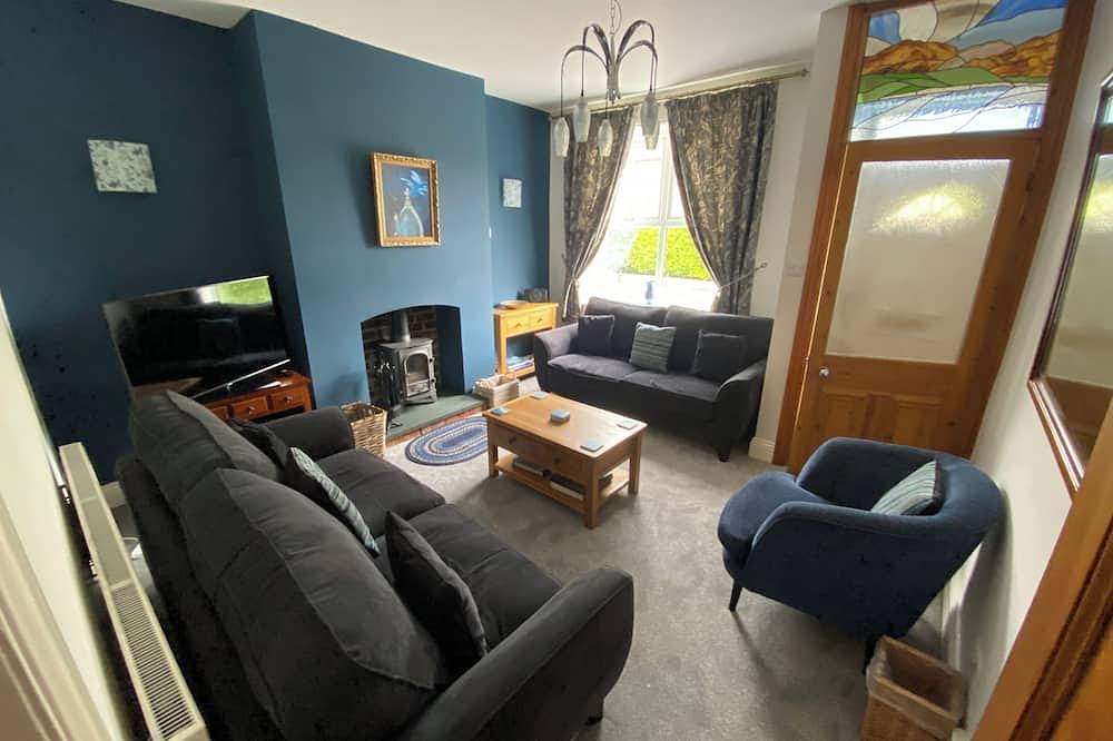 ⭐️⭐️⭐️⭐️⭐️ Outstanding refurbished home in the heart of Coniston Village in Coniston, Lake District