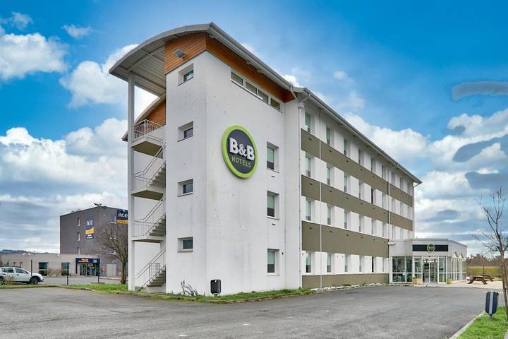 Hôtel pour 3 personnes, avec terrasse à Saint-Victor (Allier) - 2