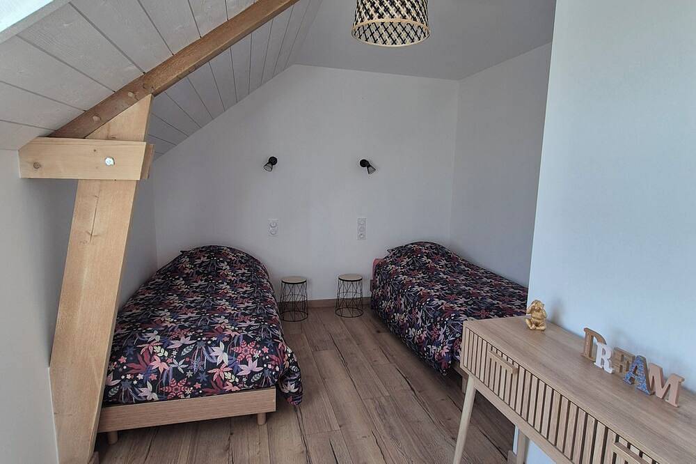 Charming, quiet farmhouse for 6 people in Brech, Côte des Mégalithes