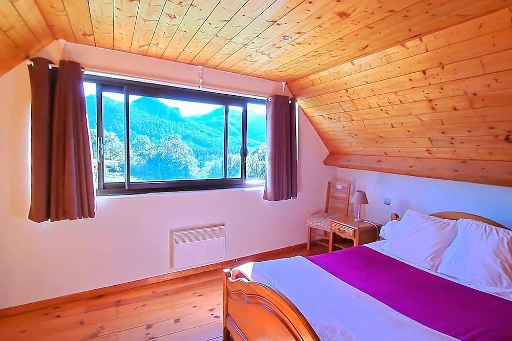 Gîte près de Lourdes, dans les Pyrénées. Vue sur les montagnes. Animaux acceptés in Poueyferré, Hautes-Pyrénées