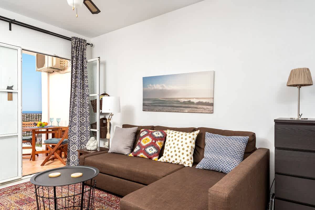 Apartamento inteiro, Stunning Mediterranean View Top-Floor Apartment El Faro in Mijas Costa, Mijas