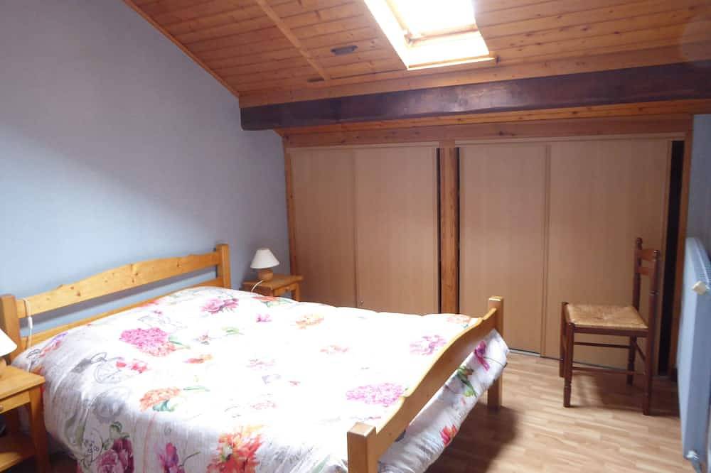 Gite de 80 m2 pour 6 à 7 personnes, situé à l étage d une maison individuelle in Mouthe-Lac et Mont d’Or, Parc naturel régional du Haut-Jura