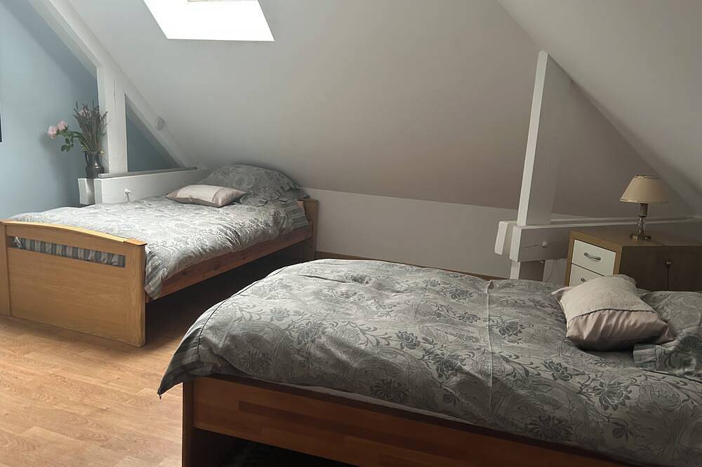Lavender room with twin beds, long Zen infrared heating and softness in Étaples, Montreuil und Umgebung
