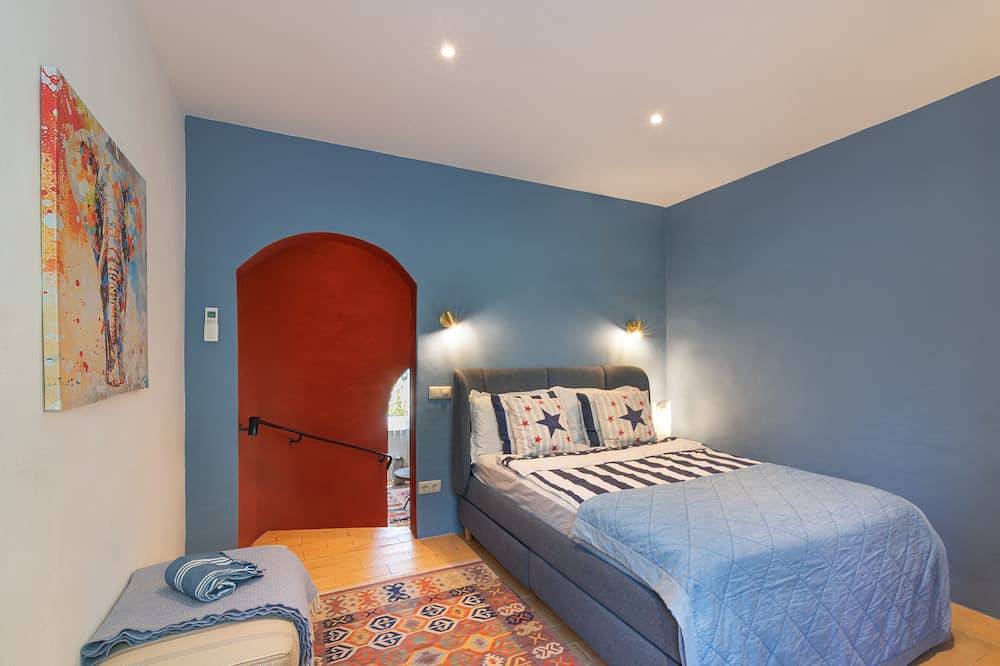 Own house on a 3 villa property with shared pool. in Loulé (São Sebastião), Faro Distrikt