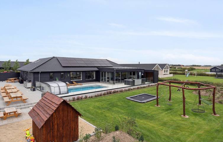 Ferienhaus für 36 Personen, mit Terrasse und Garten sowie Sauna in Hostrup Strand - 2