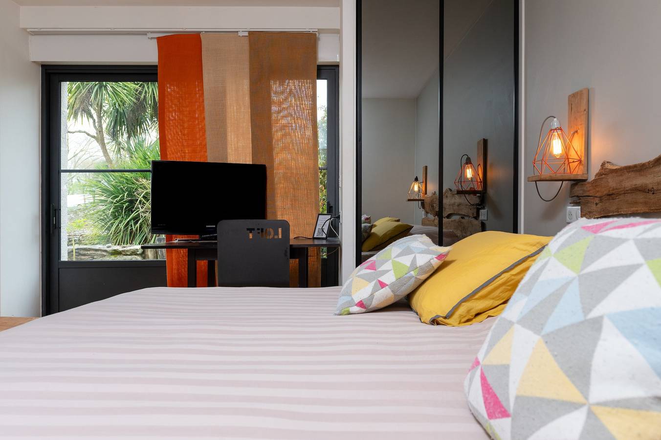 Chambre d’hôtes La Bucolique - Les Hortensias in La Croix-Helléan, Région de Pontivy