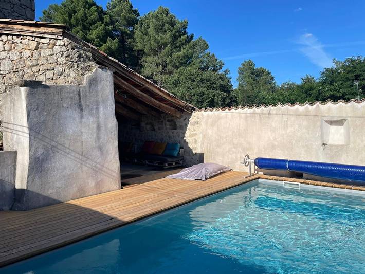 Feriehus for 12 personer, med Balkong og Terrasse i tillegg til Badebasseng i Ardèche
