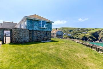 Glamping for 3 People in South West England, Cornwall, Photo 1