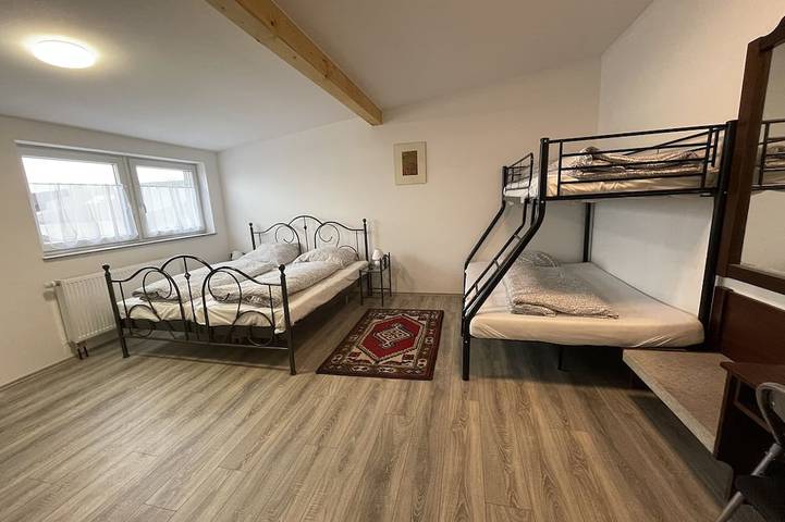 Ganze Wohnung, 8P-Modern und neu renovierte geräumige Wohnung auf zwei Ebenen in Feldkirch (Deutschland), Hartheim