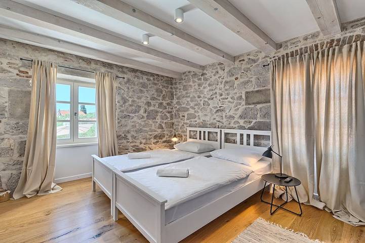 Villa Blue Bay - villa fronte mare con piscina per 10 ospiti sull'isola di Ugljan in Sutomiscica, Isola di Ugljan