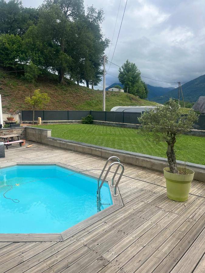 Location de vacances pour 2 personnes, avec Terrasse et Jardin ainsi que Piscine et Vue à Boô-Silhen