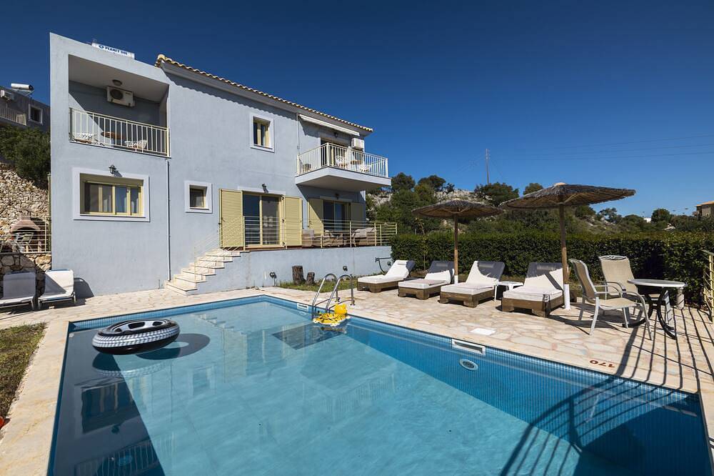 Villa avec piscine privée et chauffée et vue imprenable sur la mer in Skala, Céphalonie