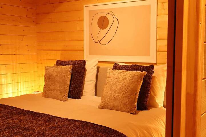 Luxury Wooden Wellness Forest House with Sauna -Amora 174 in Eindhoven, Brabant-Septentrional